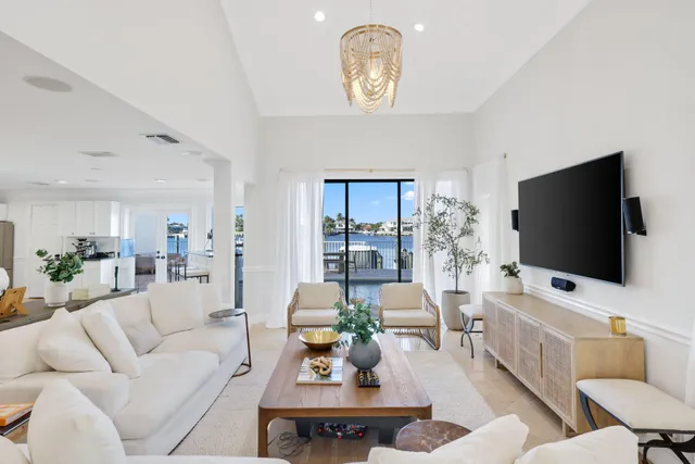 $2,490,000 | 483 Pelican Way, Delray Beach, FL 33483