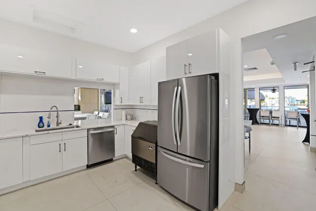 $2,490,000 | 483 Pelican Way, Delray Beach, FL 33483