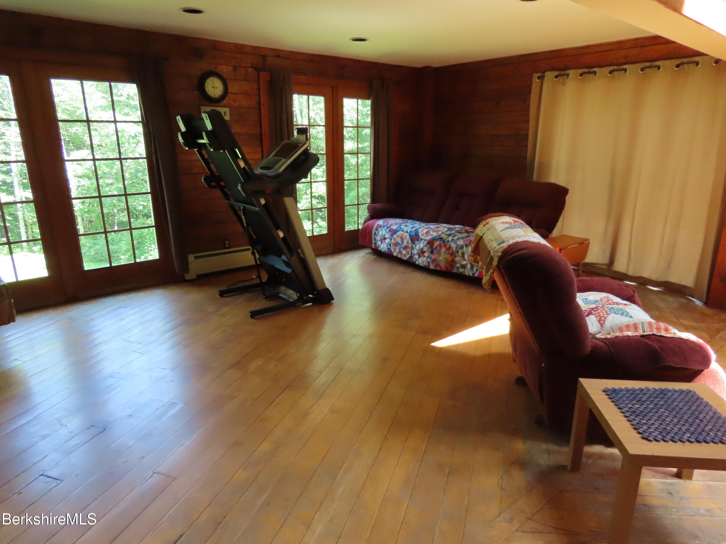 460 Sparrow Drive Stamford, VT 05352 - Photo 17 of 79 Living room