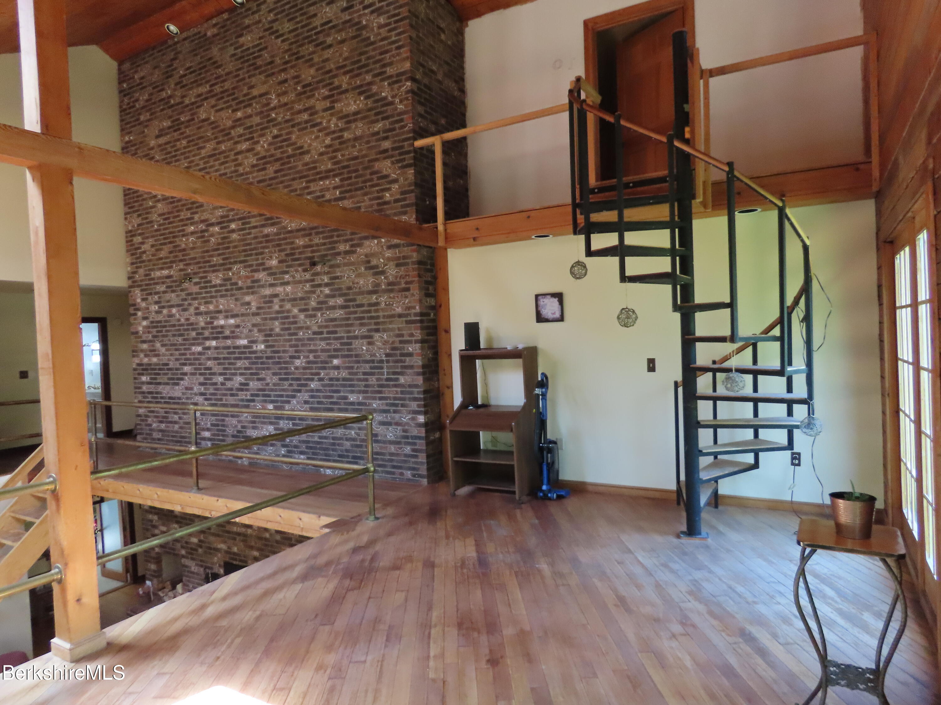 460 Sparrow Drive Stamford, VT 05352 - Photo 24 of 79 Family Room