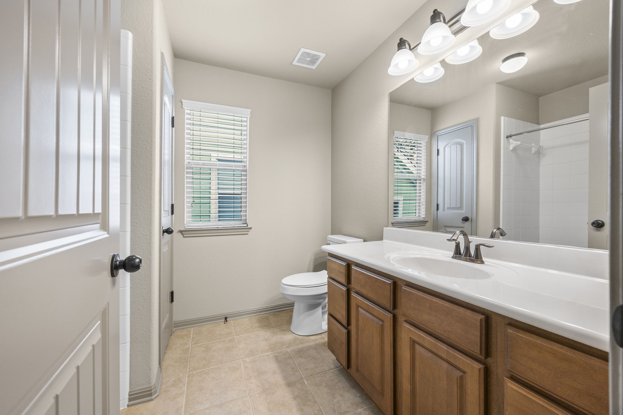 263 Cleveland Kyle, TX 78640 - Photo 16 of 20 Full Bathroom upstairs