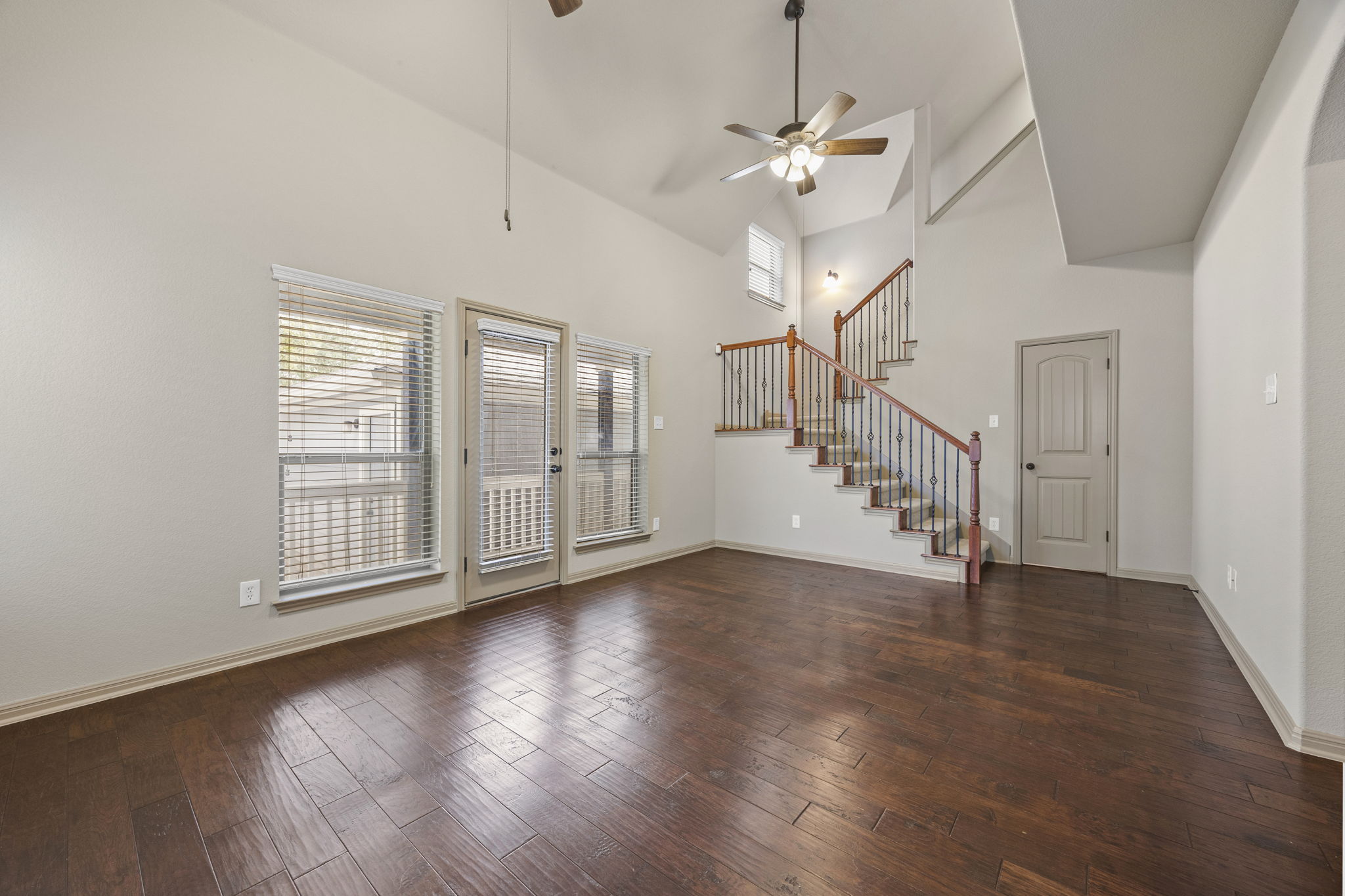 263 Cleveland Kyle, TX 78640 - Photo 9 of 20 Living room with vaulted ceiling