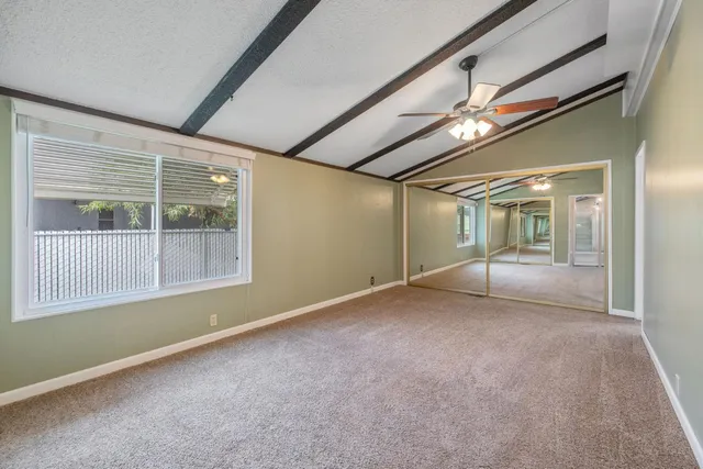 a view of empty room with a ceiling fan