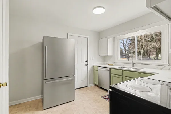 $205,000 | 2305 Maple Drive, Jackson, MI 49203