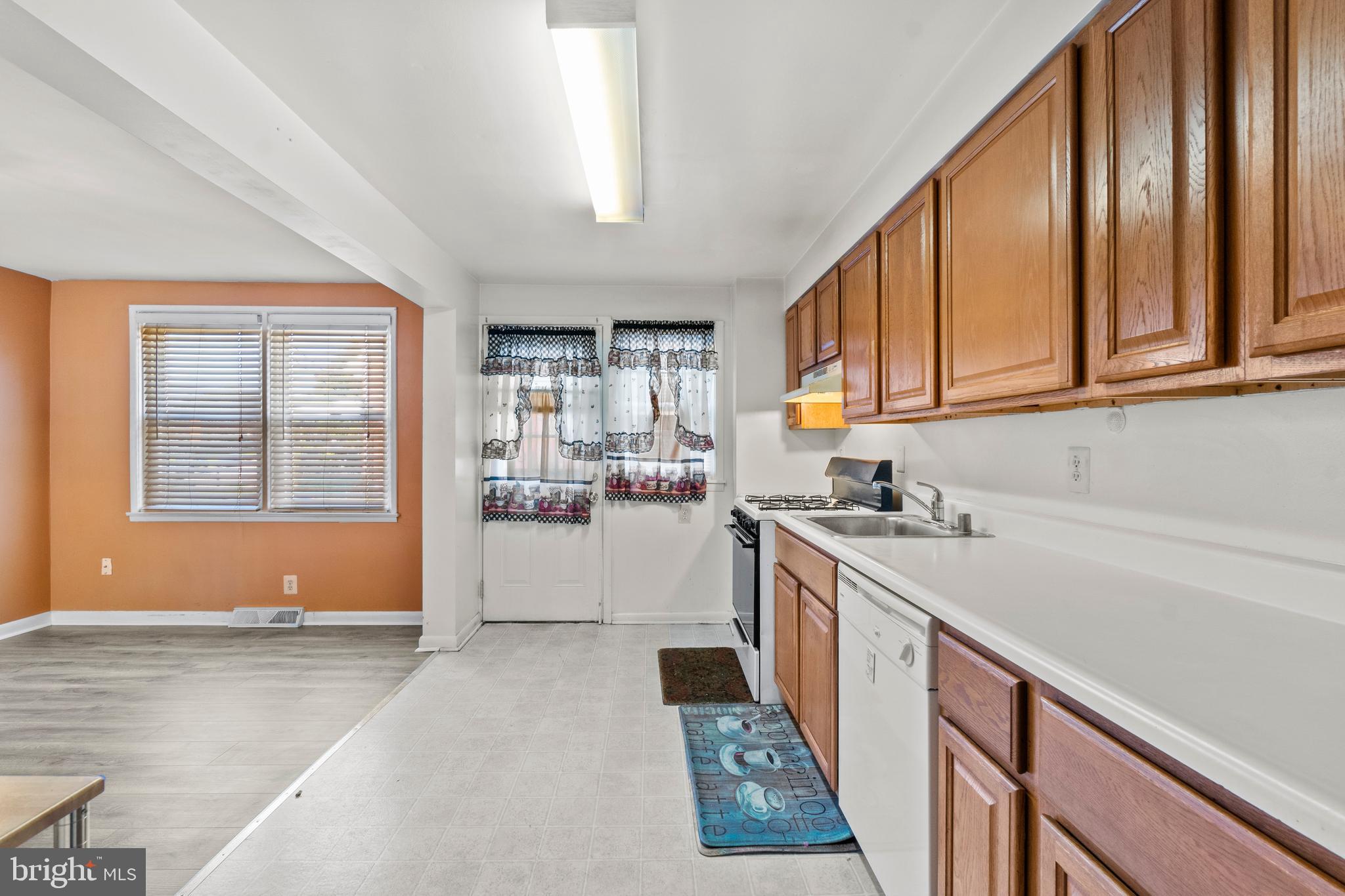 5810 Waycross Road Baltimore, MD 21206 - Photo 9 of 27 Gallery Image 9