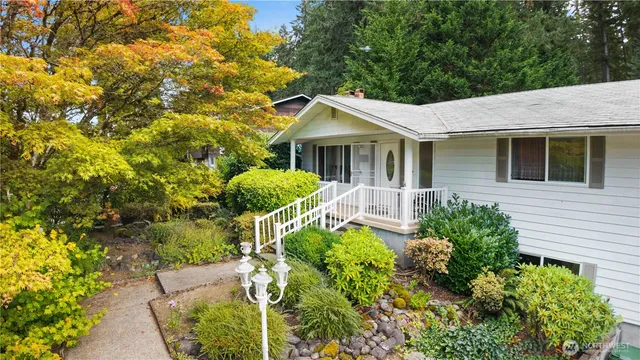 a view of a house with a yard and plants