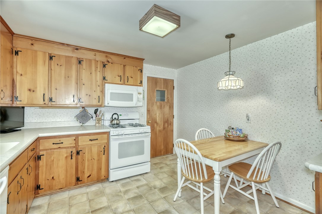 226 Dickinson Road Webster, NY 14580 - Photo 16 of 50