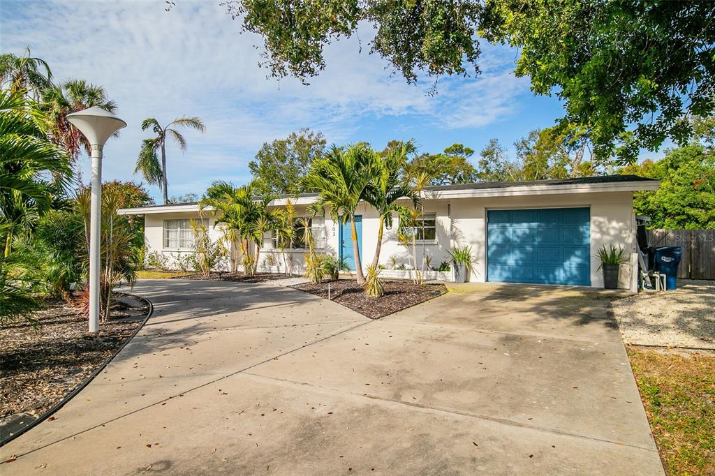 703 Whitfield Avenue Sarasota, FL 34243 - Photo 4 of 78