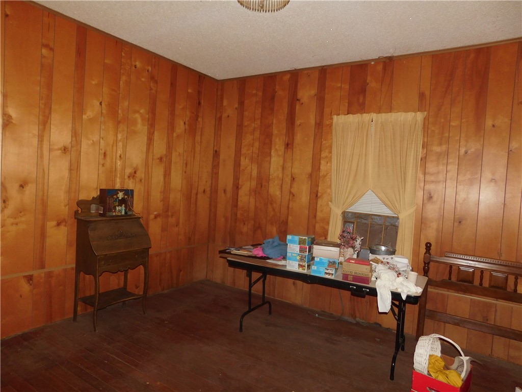 712 East 2nd Street Alice, TX 78332 - Photo 11 of 25 a reading room with furniture and a window