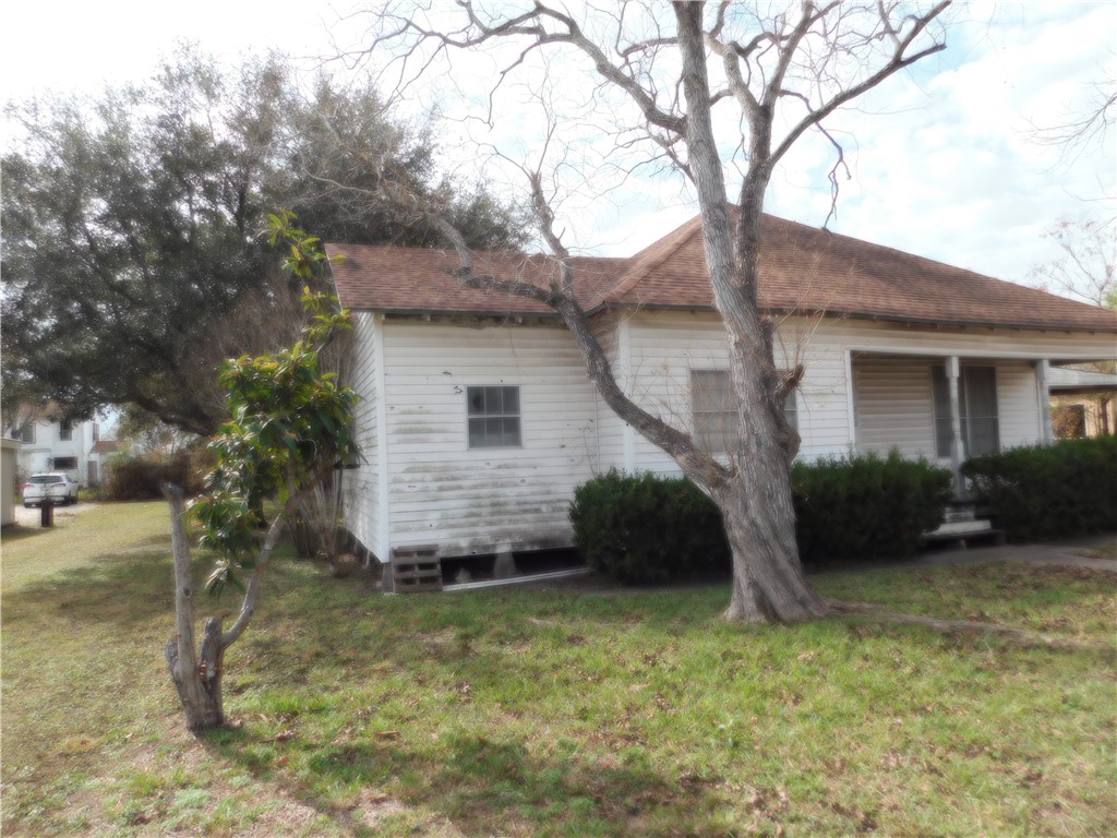 712 East 2nd Street Alice, TX 78332 - Photo 19 of 25 a view of a house with a yard