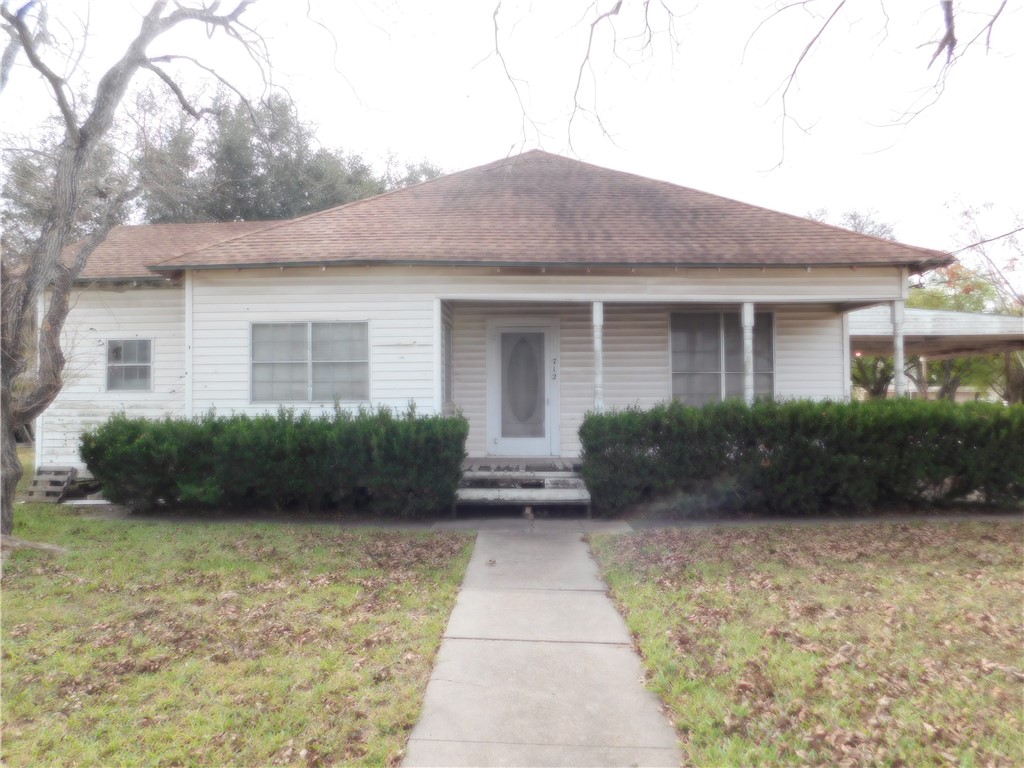 712 East 2nd Street Alice, TX 78332 - Photo 2 of 25 a view of a yard in front of house