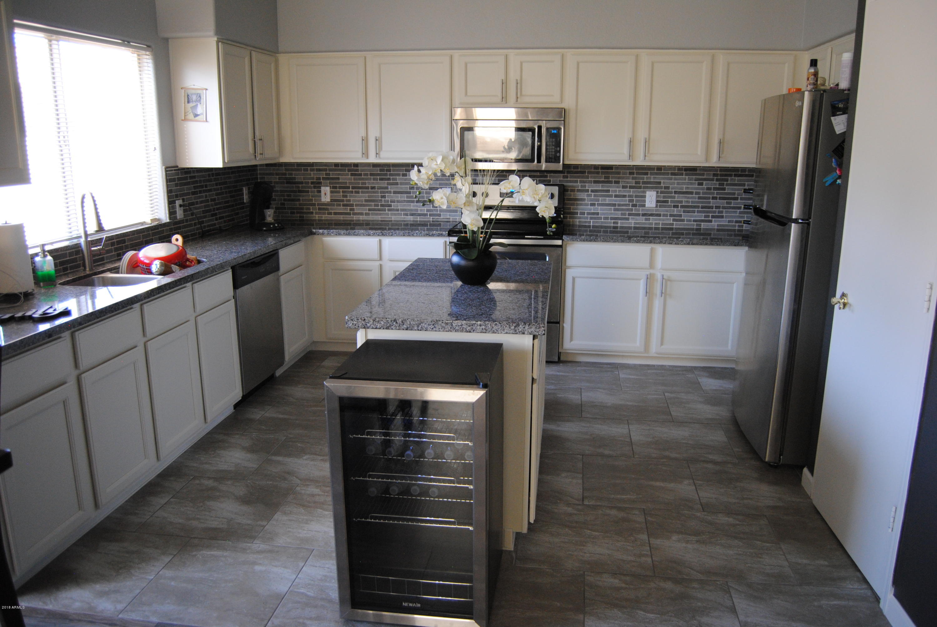 1225 East St John Road Phoenix, AZ 85022 - Photo 9 of 34 DSC_0352