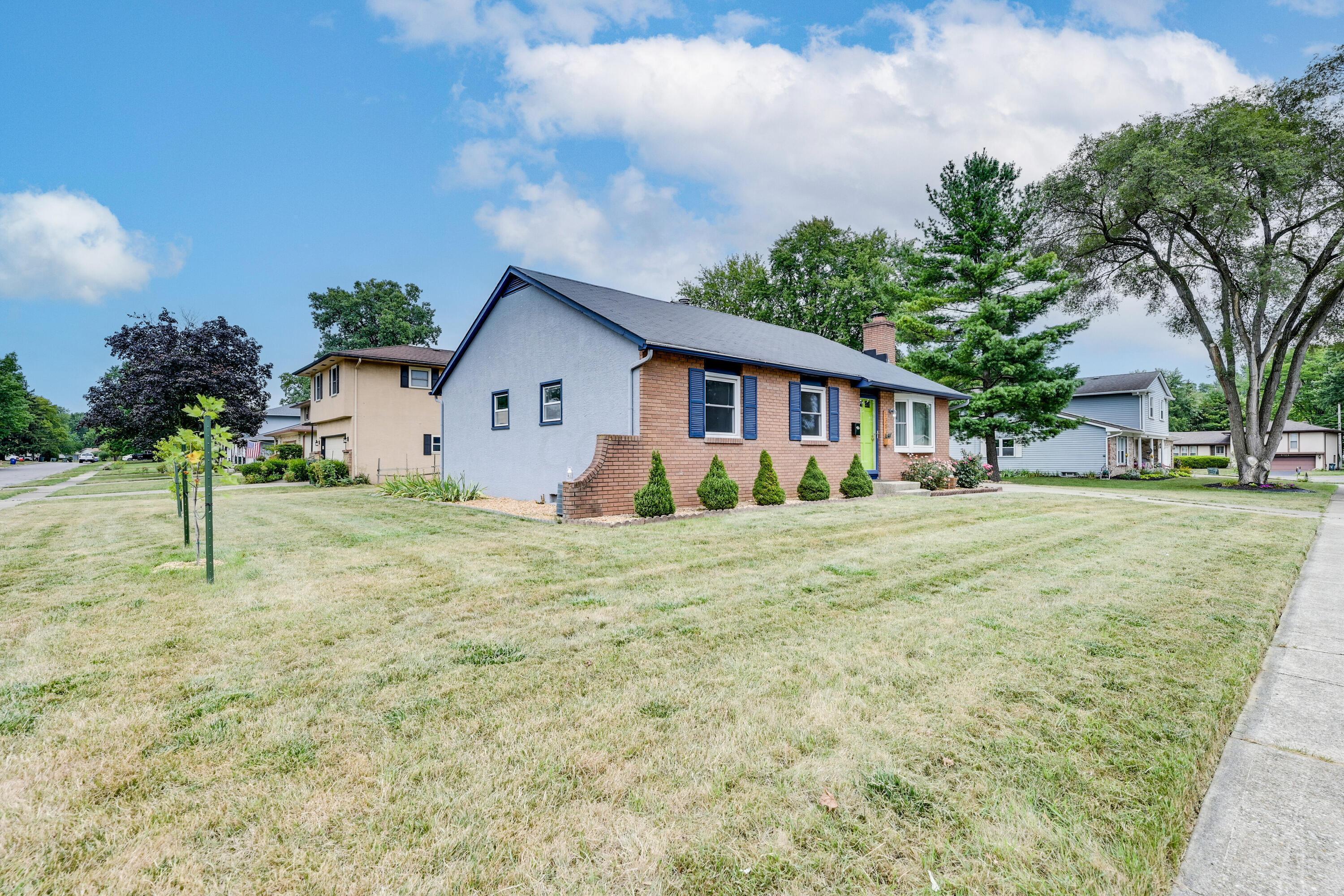 5383 Pine Bluff Road Columbus, OH 43229 - Photo 29 of 32 Front side view