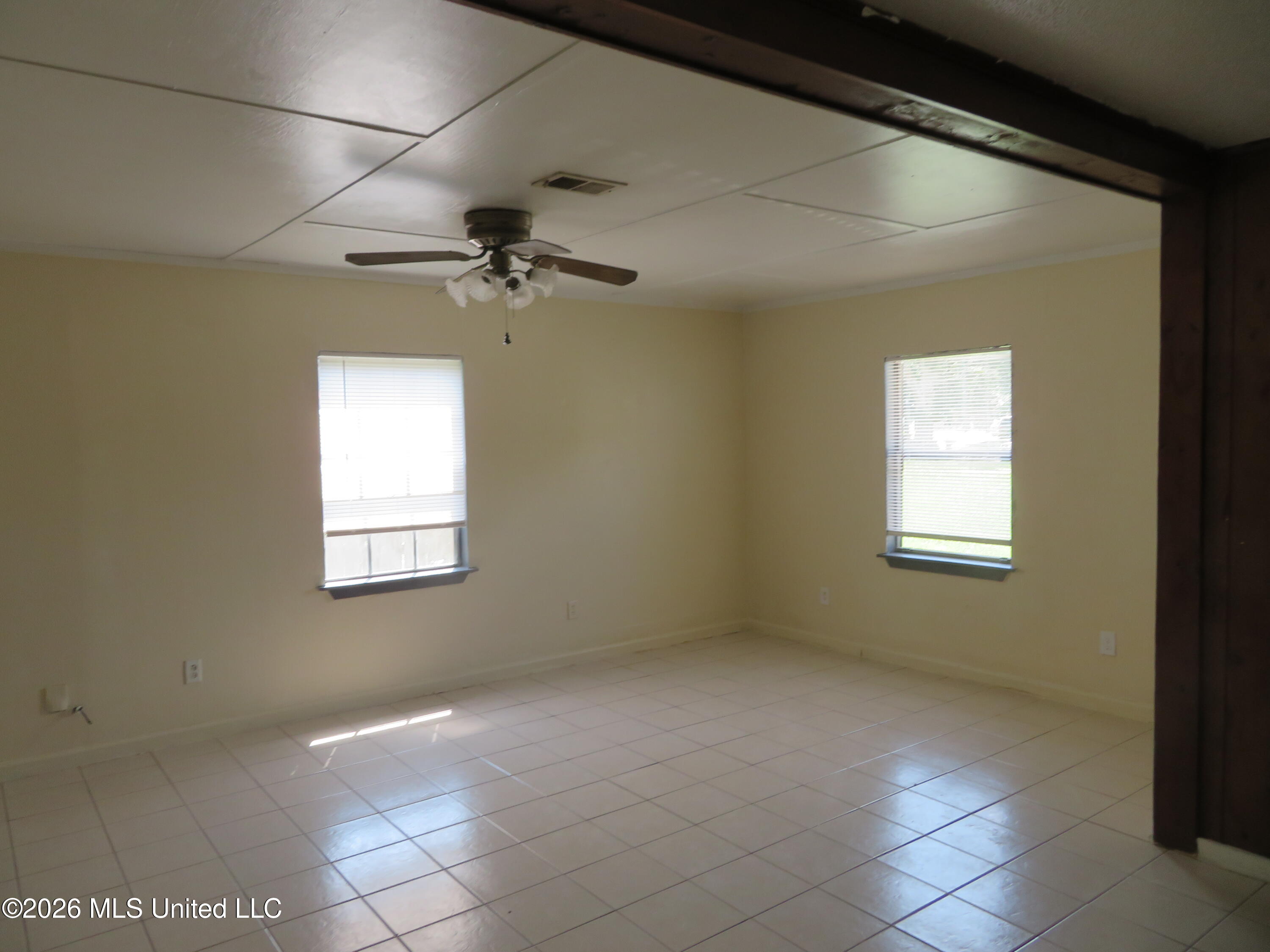356 Springdale Circle D'Iberville, MS 39540 - Photo 3 of 22 IMG_0951