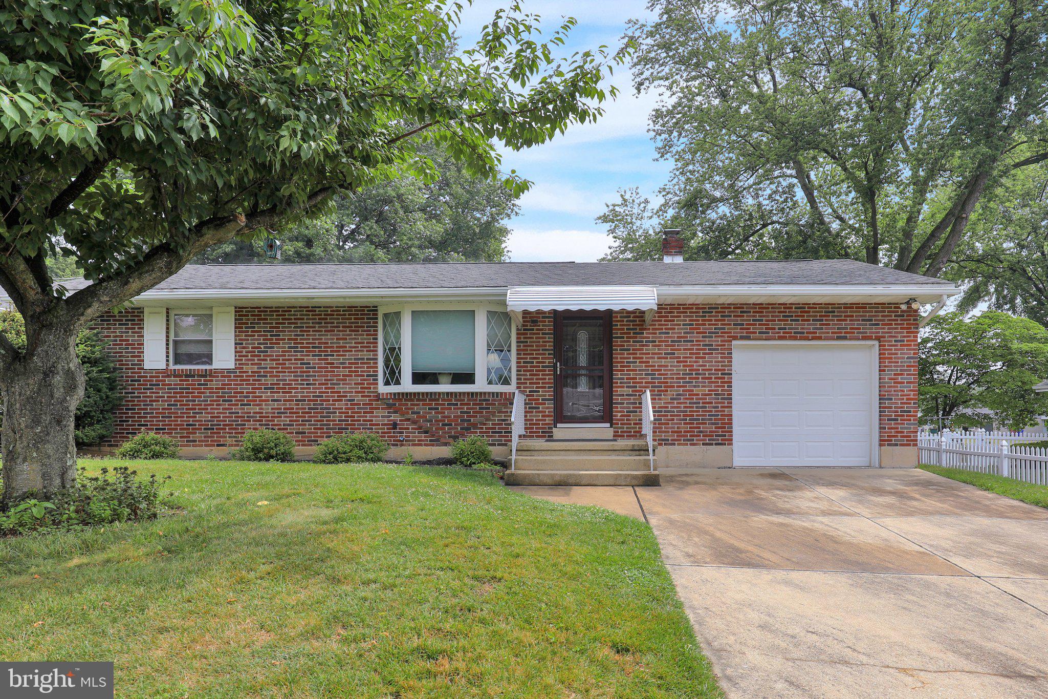 411 Mc Arthur Avenue Reading, PA 19607 - Photo 3 of 30 360_7510a