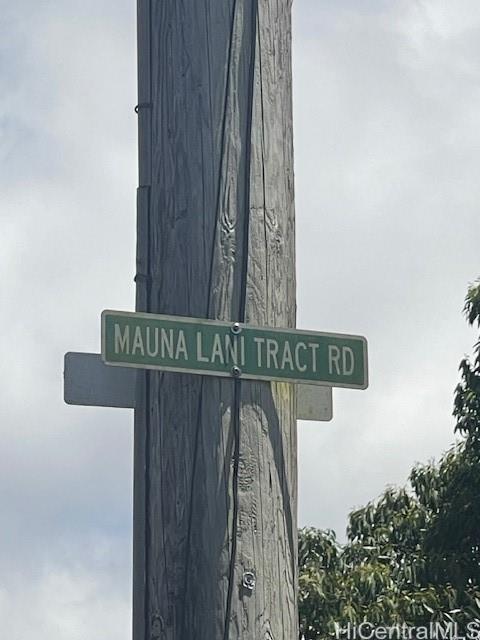 17-3352 Maunalani Road Mountain View, HI 96771 - Photo 7 of 9 a street sign that is on a pole