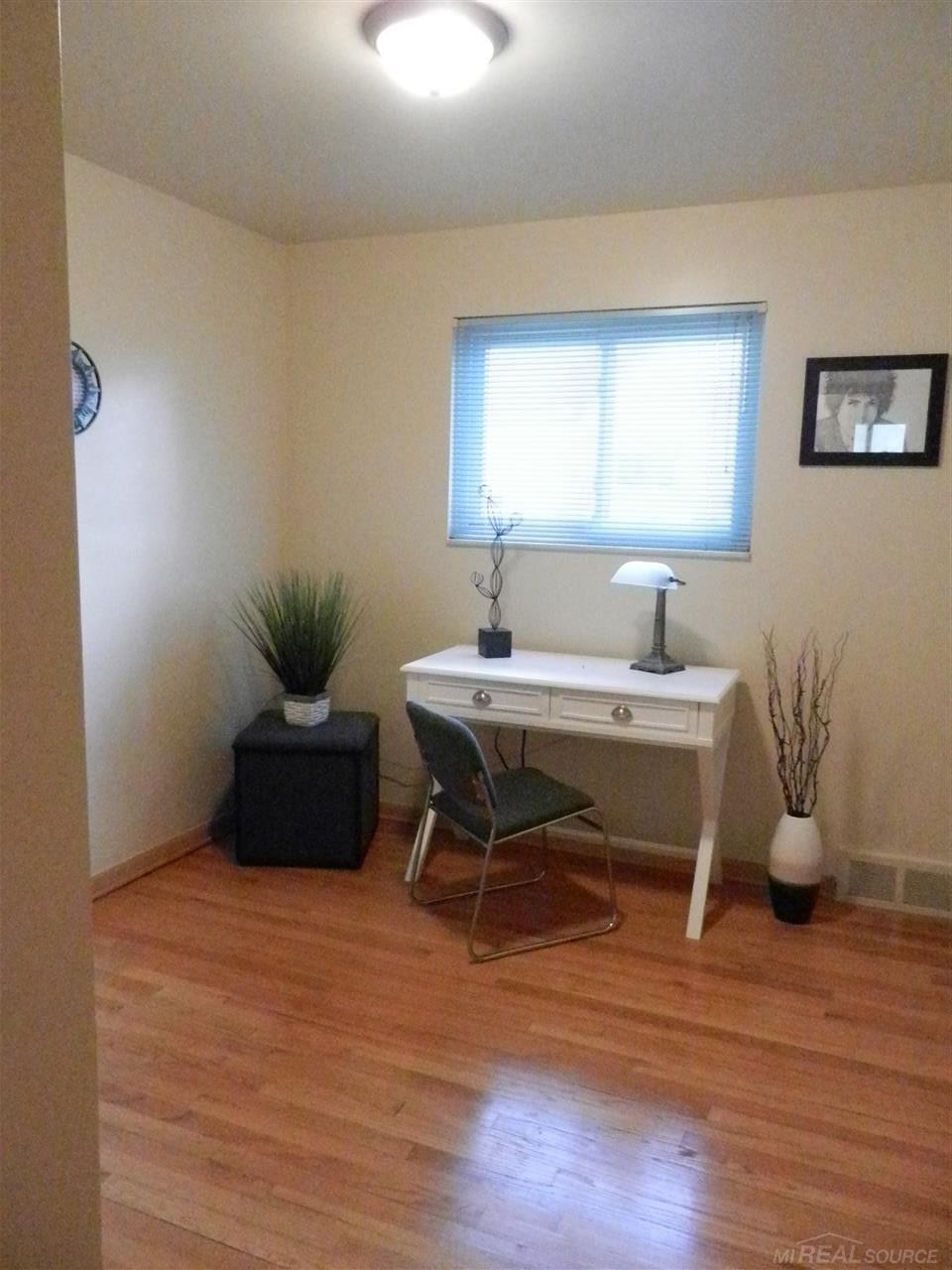 23837 Rausch Avenue Eastpointe, MI 48021 - Photo 27 of 47 31326267-26.JPG