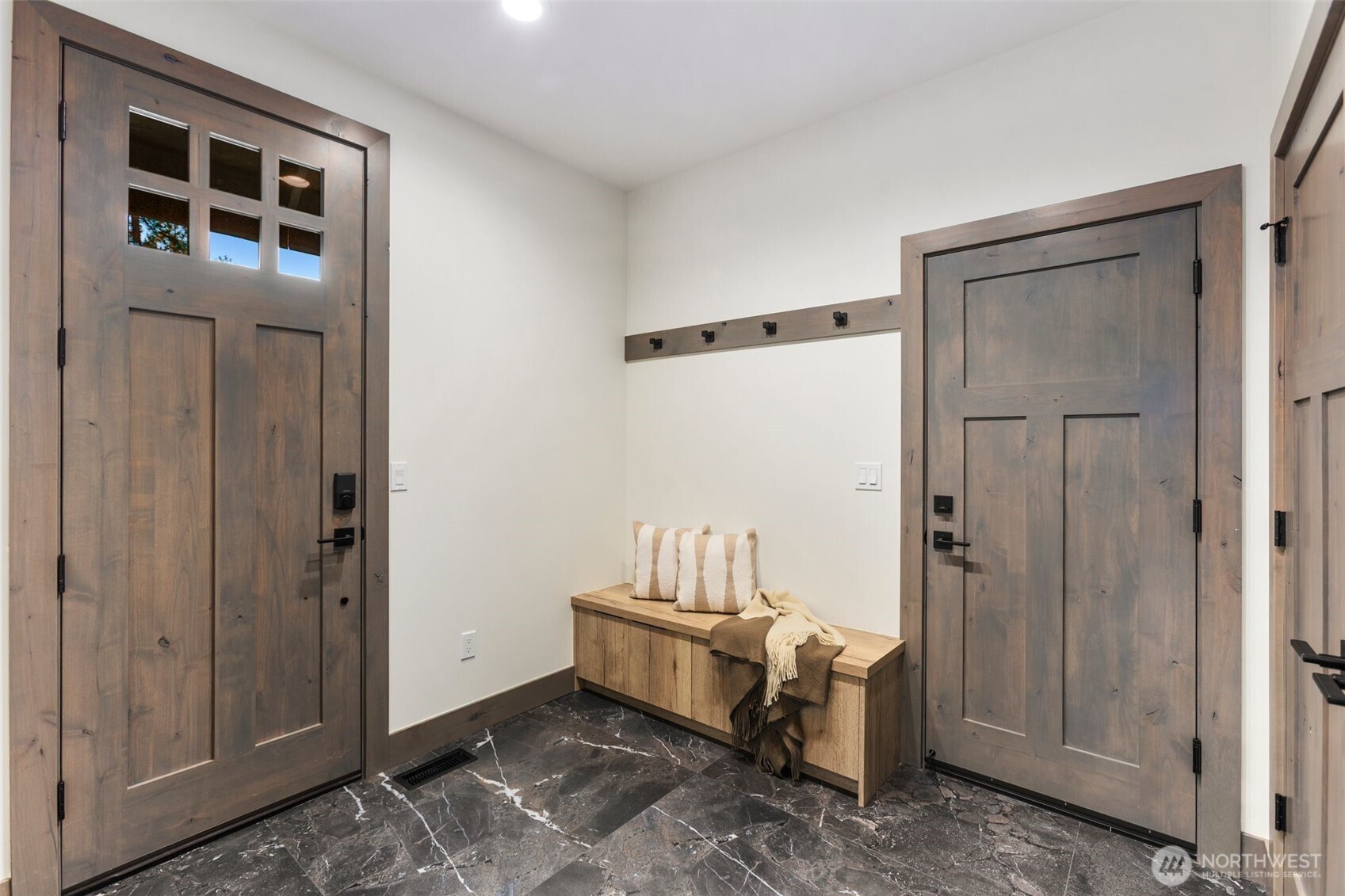 90 Portal Cle Elum, WA 98922 - Photo 12 of 38 a room with furniture and a window