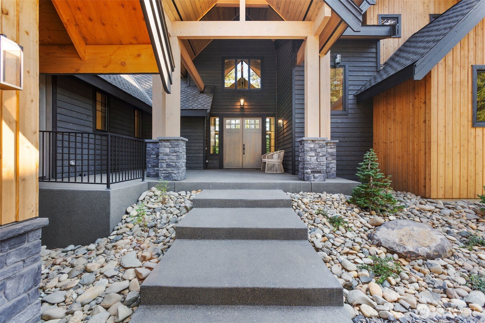 90 Portal Cle Elum, WA 98922 - Photo 2 of 38 a front view of a house