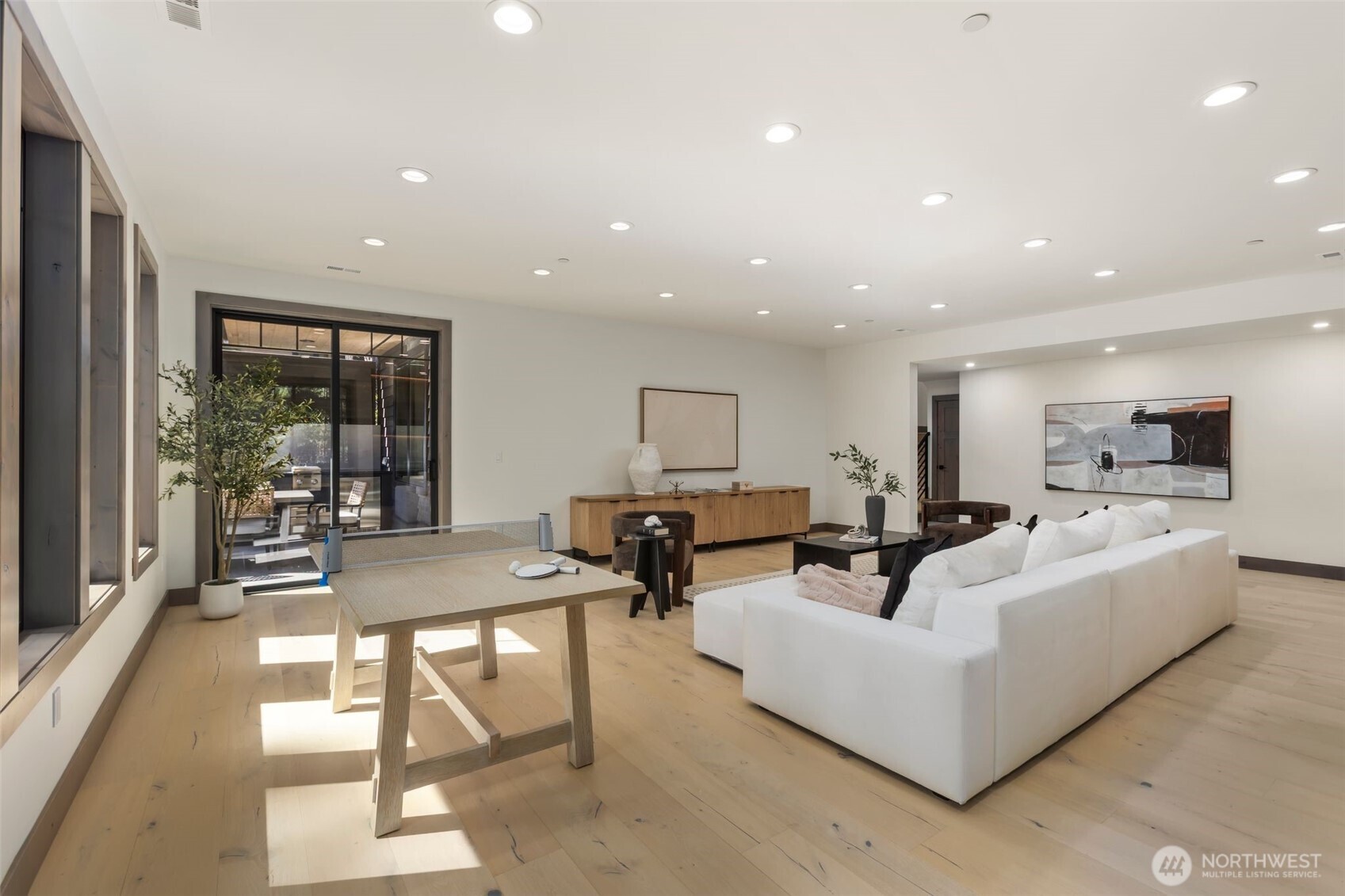90 Portal Cle Elum, WA 98922 - Photo 30 of 38 a living room with furniture and a table
