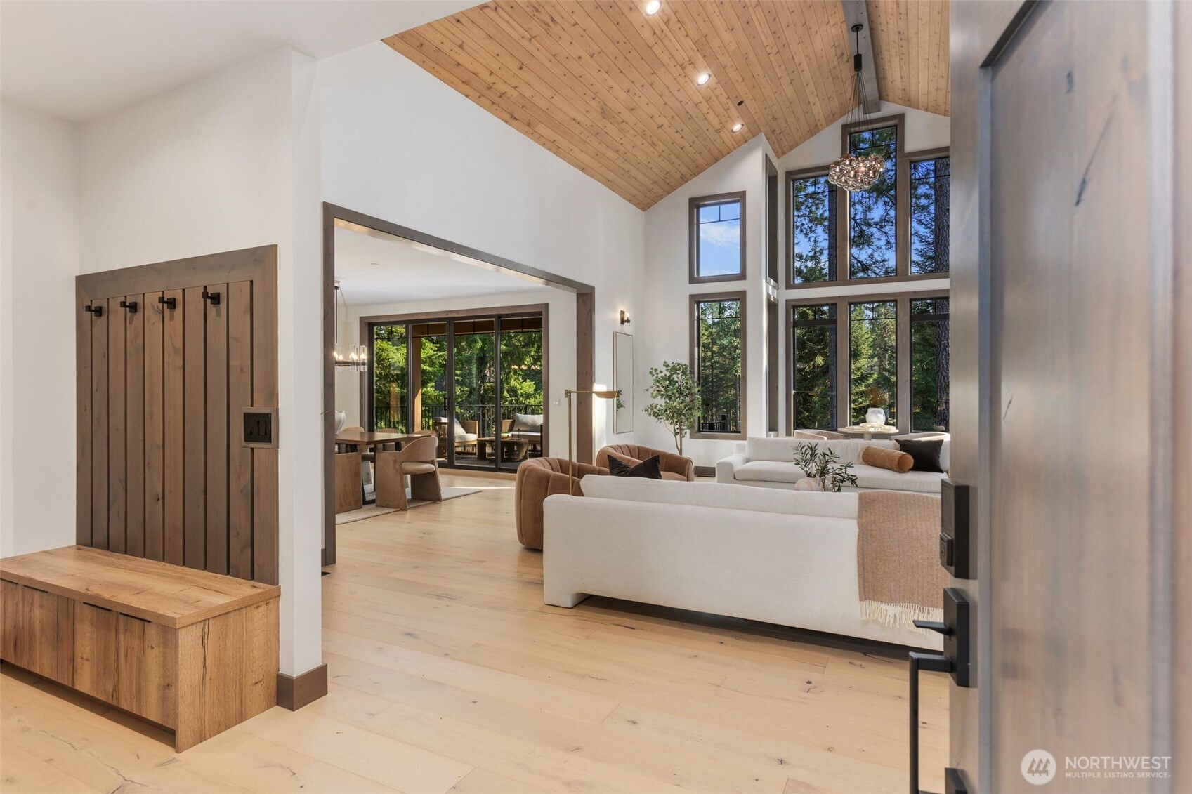90 Portal Cle Elum, WA 98922 - Photo 3 of 38 a living room with furniture and a large window