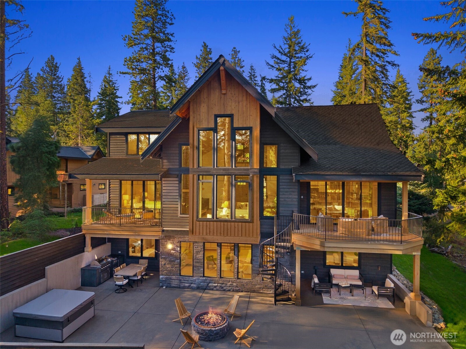 90 Portal Cle Elum, WA 98922 - Photo 35 of 38 a front view of a house with a yard