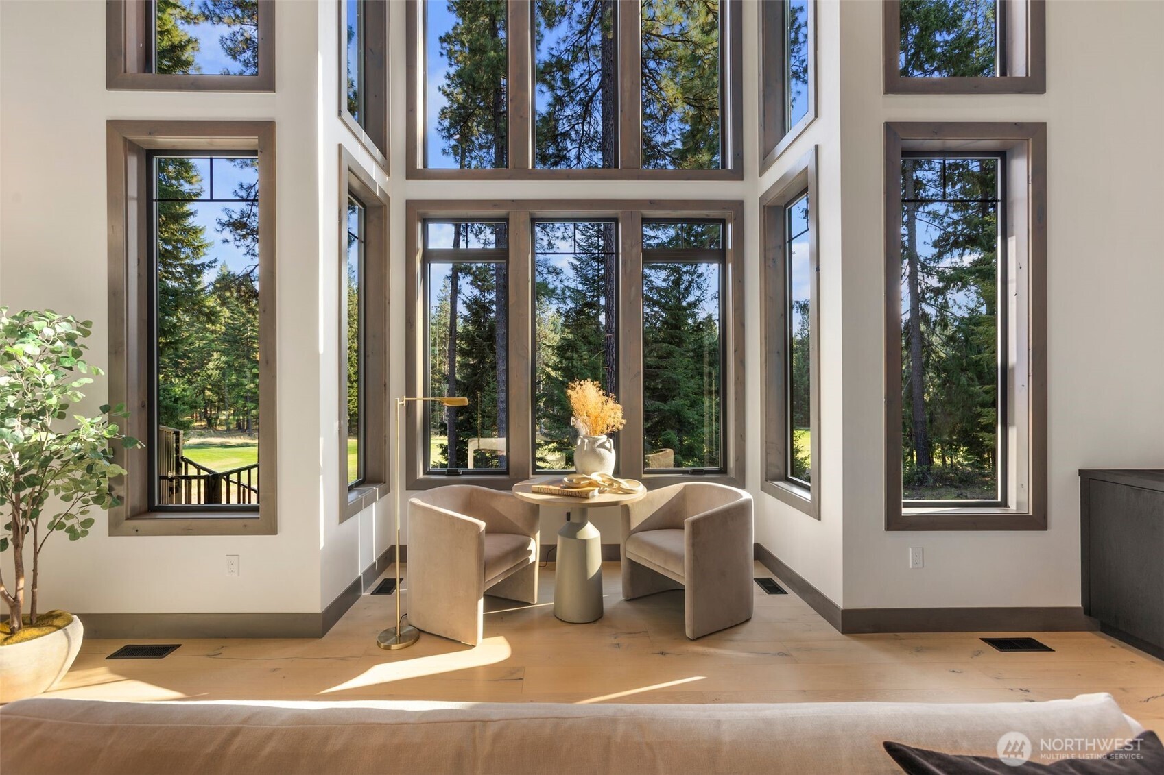90 Portal Cle Elum, WA 98922 - Photo 6 of 38 a living room with furniture and a window
