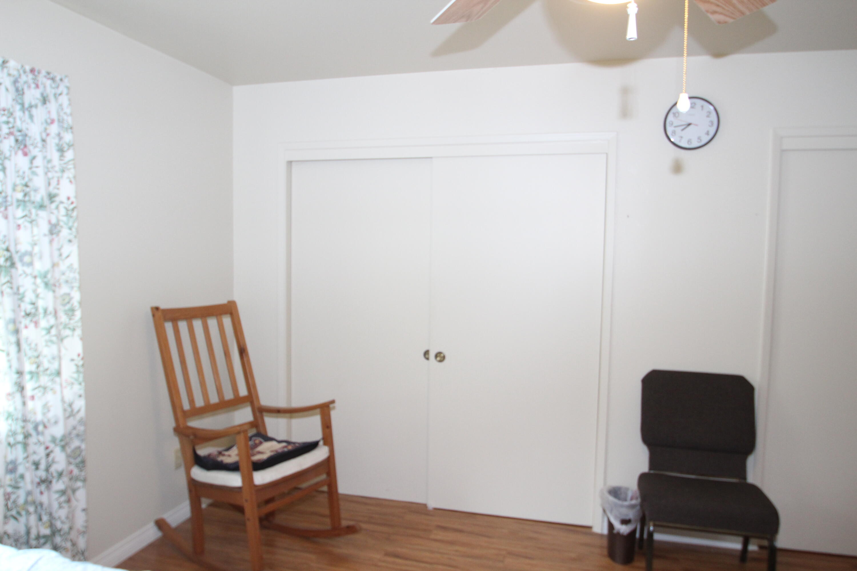265 Pierpoint Drive Springville, CA 93265 - Photo 21 of 49 Master bedroom closet