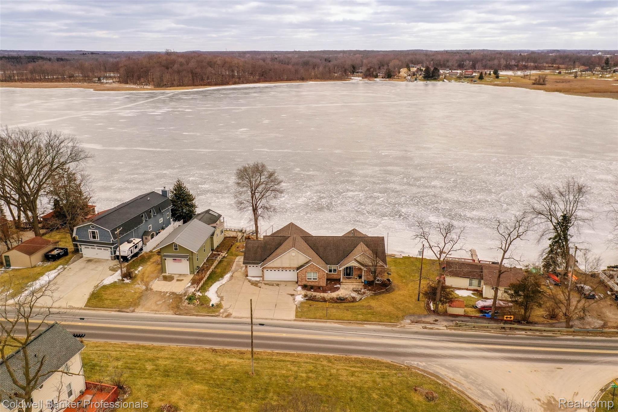 6576 Bennett Lake Road Fenton, MI 48430 - Photo 40 of 46 6576-Bennett-Lake-Rd-75 Outside.jpg