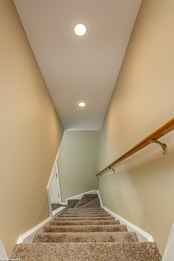 7049 West 91st Street Bridgeview, IL 60455 - Photo 13 of 25 a view of entryway