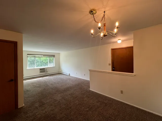 $1,300 | 1321 West Main Street, Unit 307, Lake Geneva, WI 53147