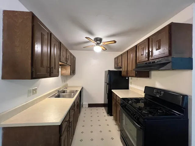 $1,300 | 1321 West Main Street, Unit 307, Lake Geneva, WI 53147