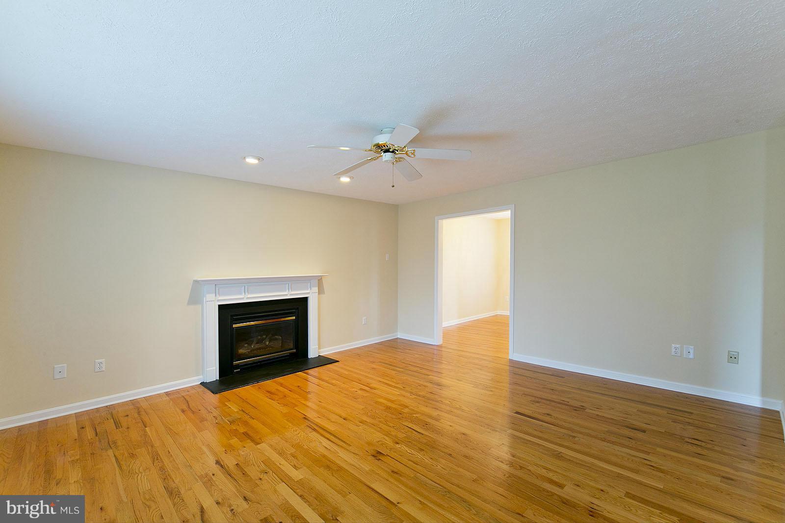 108 Mummert Circle Winchester, VA 22601 - Photo 4 of 28 Living Room