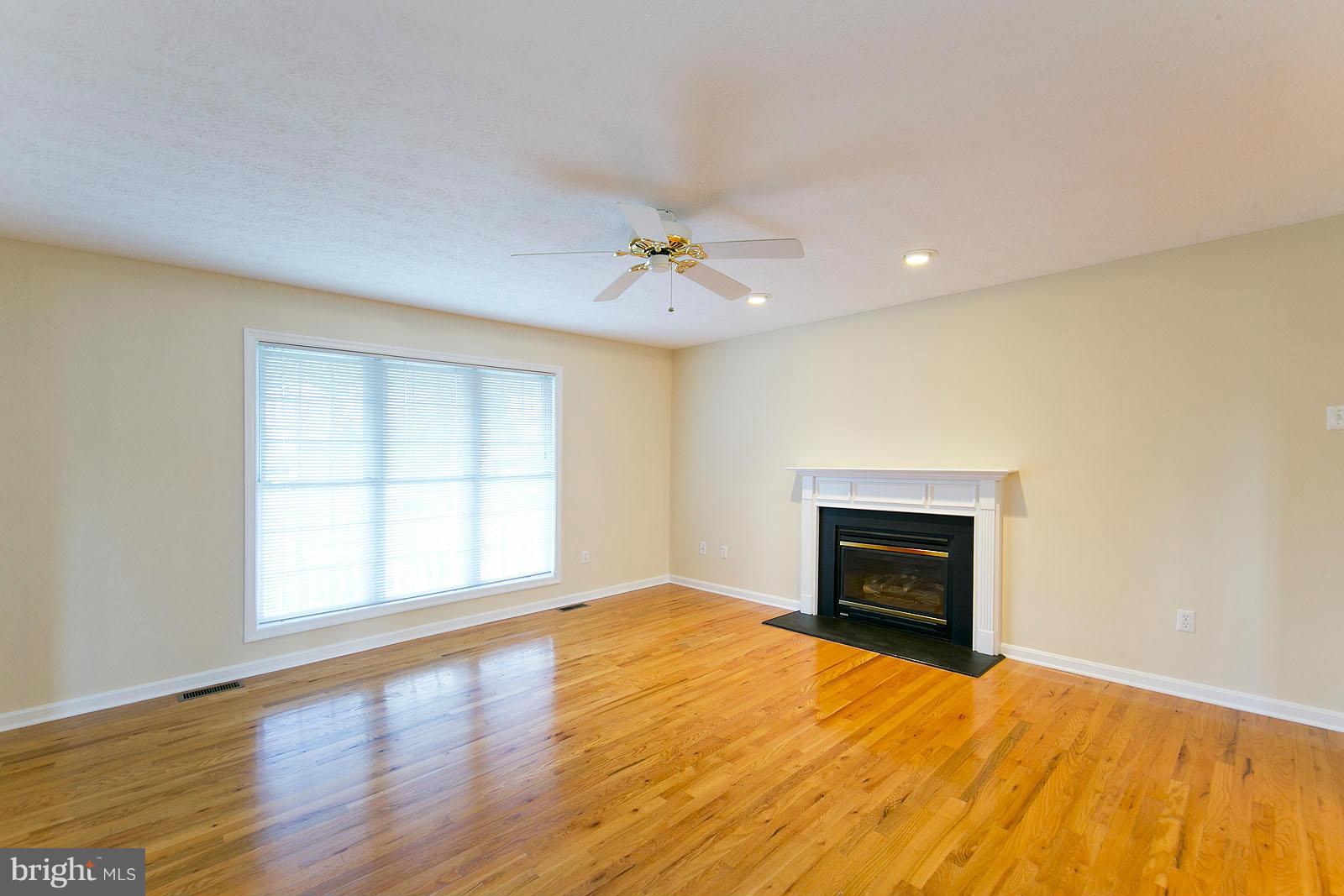 108 Mummert Circle Winchester, VA 22601 - Photo 5 of 28 Living Room