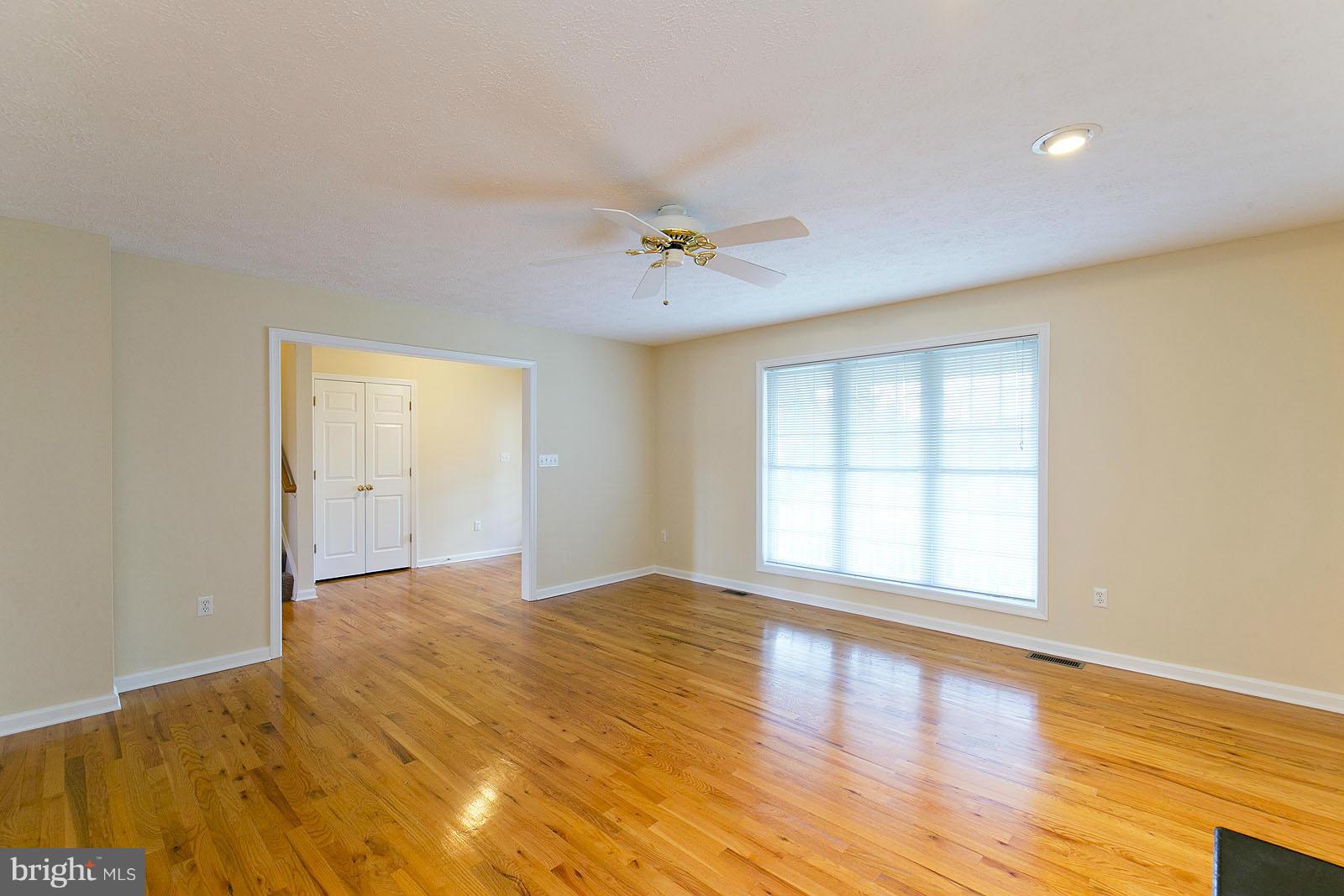 108 Mummert Circle Winchester, VA 22601 - Photo 6 of 28 Living Room