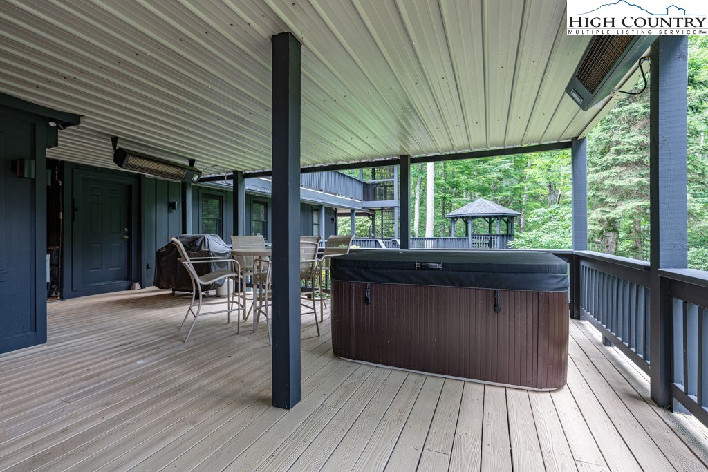 102 Ridge Drive Linville, NC 28646 - Photo 45 of 48 a living room with a table and chairs