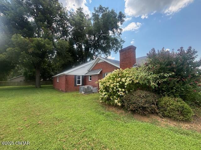 617 King Street Ridgely, TN 38080 - Photo 3 of 23 a house view with a garden space