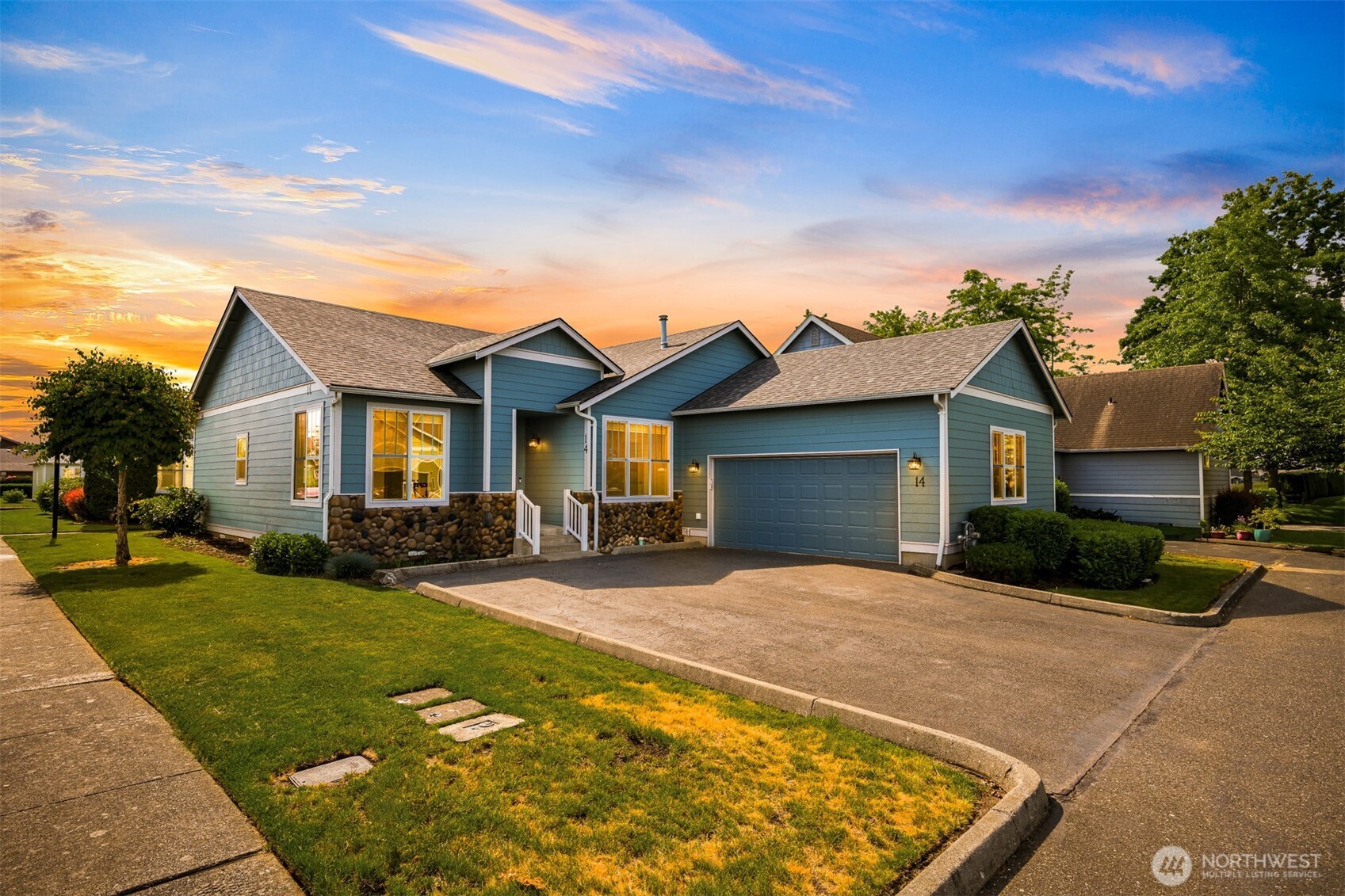 500 Fieldstone Loop, Unit 14 Lynden, WA 98264 - Photo 1 of 25 front view of a house with a patio
