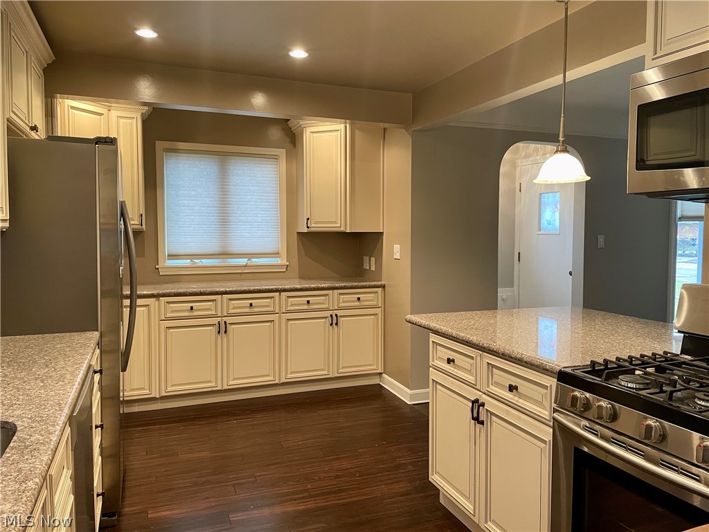 1772 Edgefield Road Lyndhurst, OH 44124 - Photo 9 of 34 Gallery Image 9
