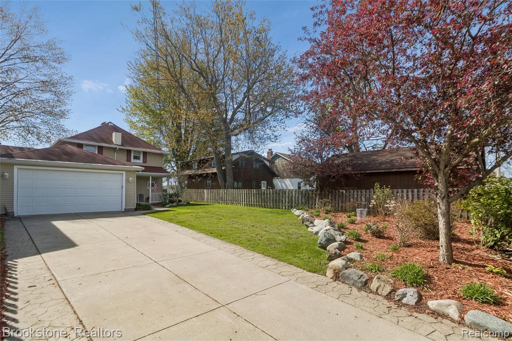 2230 Elm Street Algonac, MI 48001 - Photo 4 of 59