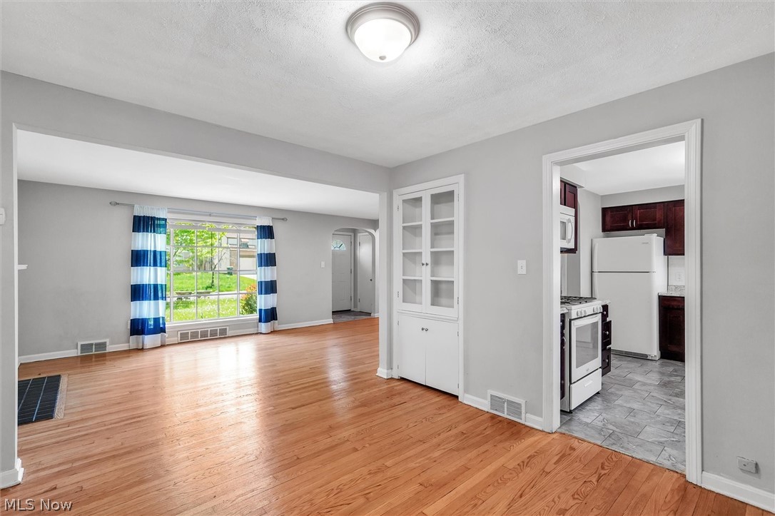 1130 Haselton Road Cleveland Heights, OH 44121 - Photo 4 of 26