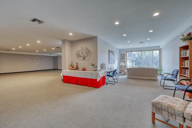 $189,000 | 140 West Commerce Boulevard, Unit 306, Slinger, WI 53086