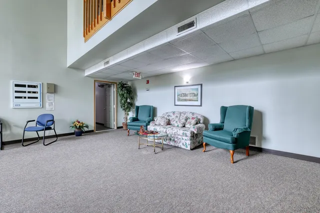 $189,000 | 140 West Commerce Boulevard, Unit 306, Slinger, WI 53086