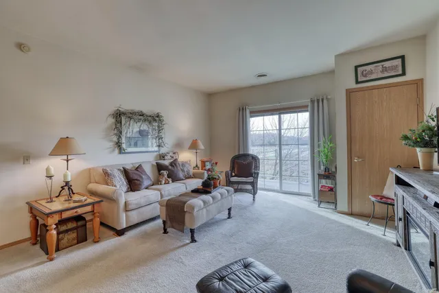 $189,000 | 140 West Commerce Boulevard, Unit 306, Slinger, WI 53086