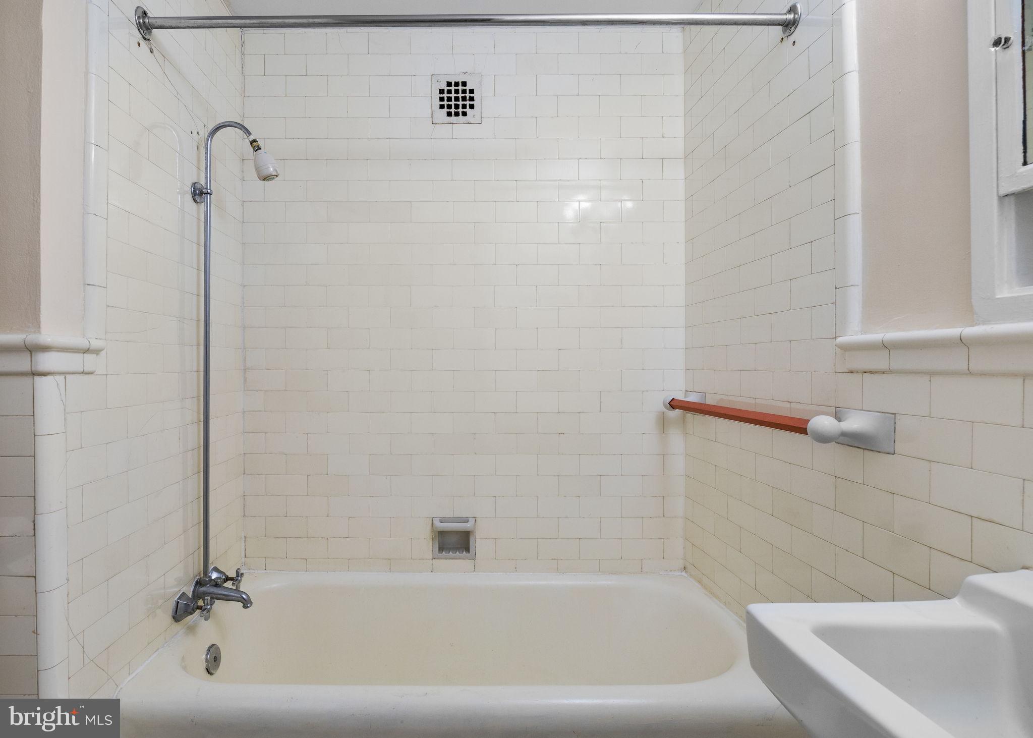 1324 Locust Street, Unit 807 Philadelphia, PA 19107 - Photo 11 of 36 a bathroom with a bathtub