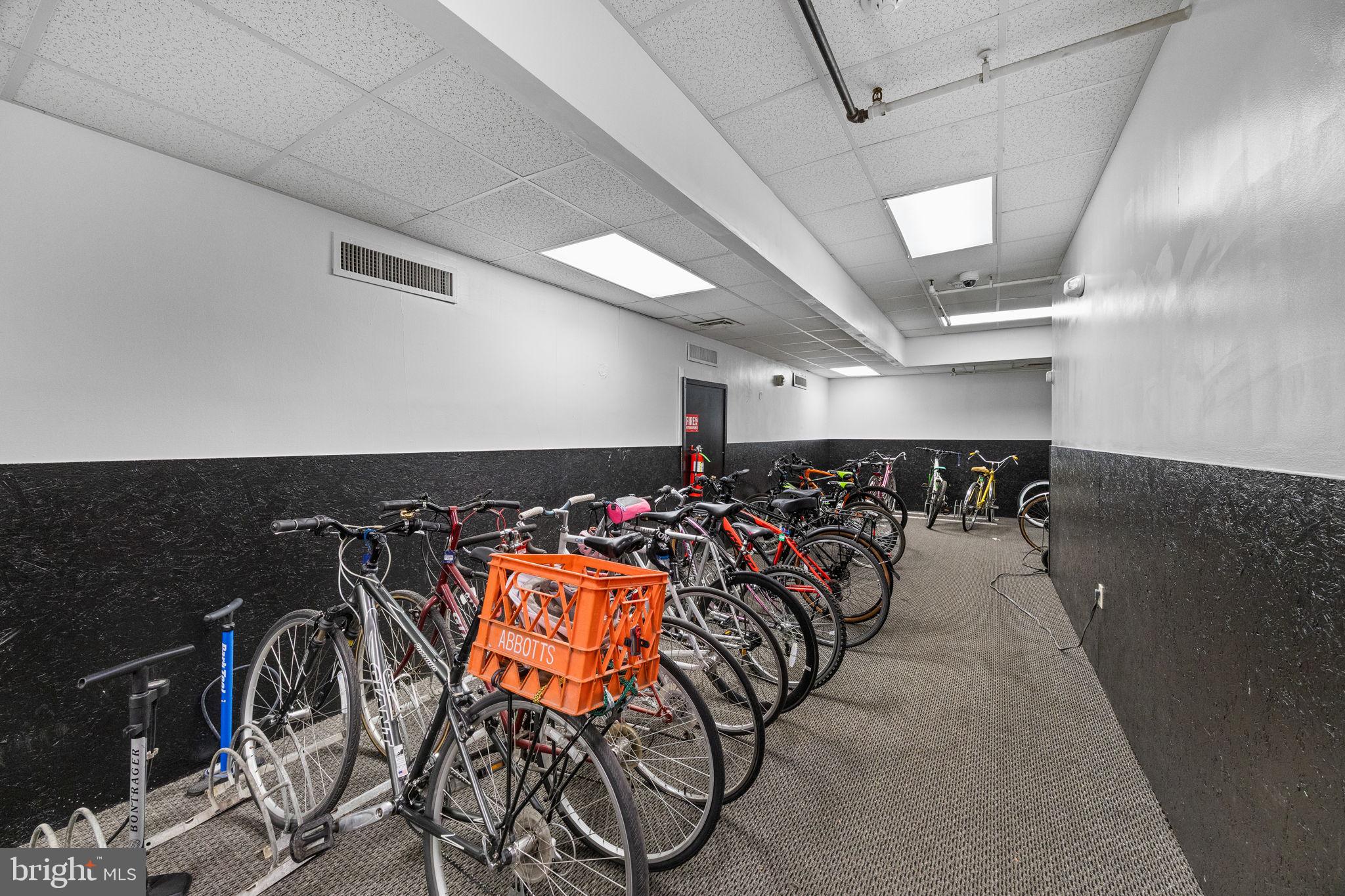 1324 Locust Street, Unit 807 Philadelphia, PA 19107 - Photo 34 of 36