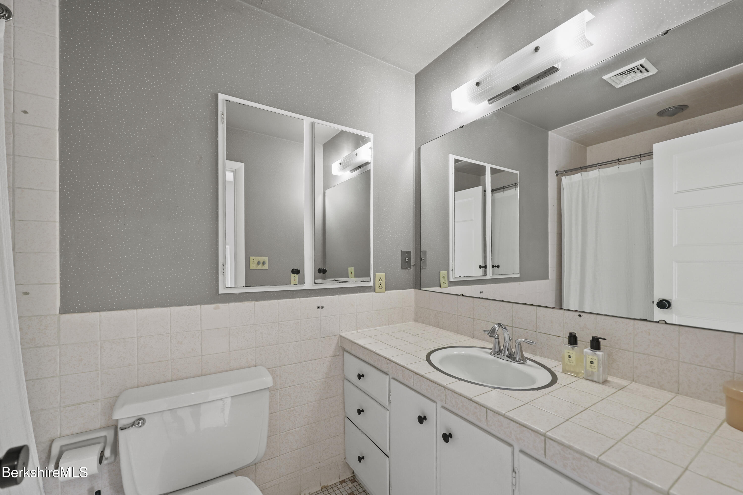 888 Hancock Road Williamstown, MA 01267 - Photo 42 of 78 205 Second Floor Primary Bathroom