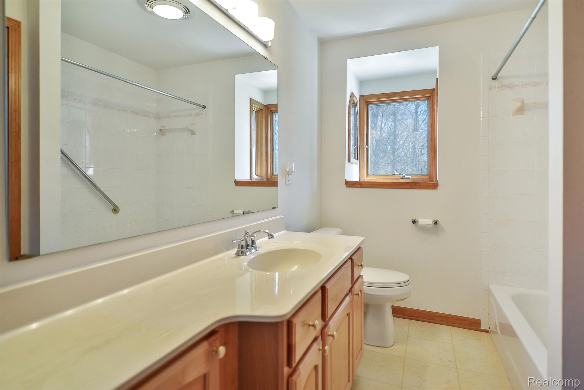 3724 Colonial Pinckney, MI 48169 - Photo 17 of 30 Gallery Image 17