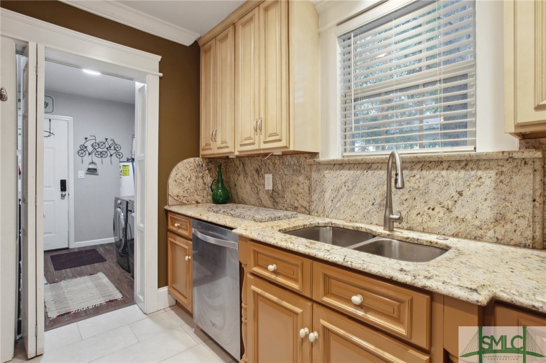 502 East 66th Street Savannah, GA 31405 - Photo 7 of 22