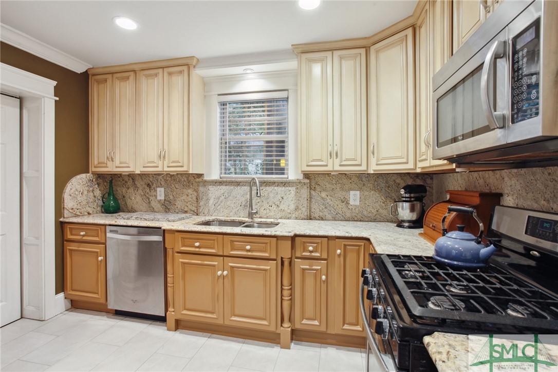 502 East 66th Street Savannah, GA 31405 - Photo 10 of 22